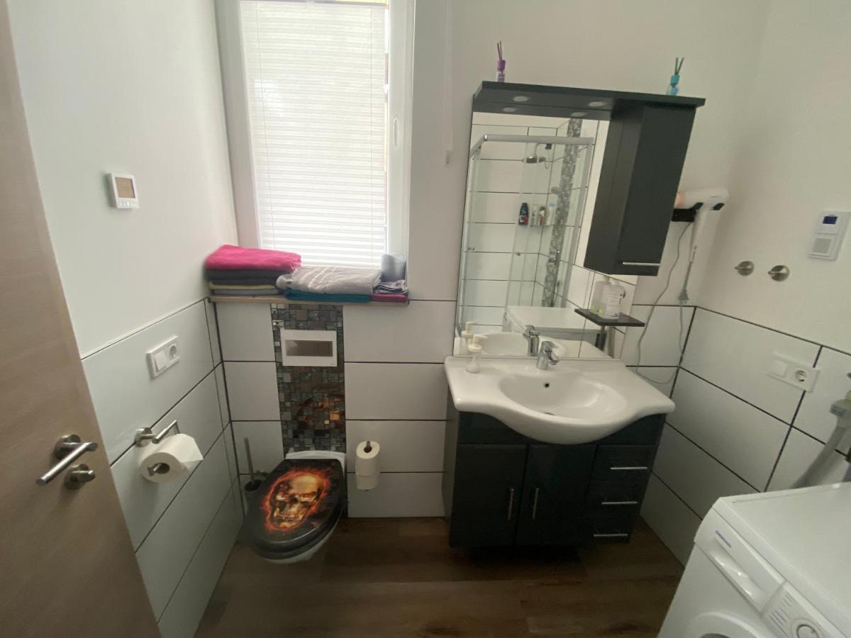 Schoene Kleine Einraumwohnung Mit Kueche Und Kamin In Holzthaleben Helbedundorf Exterior photo